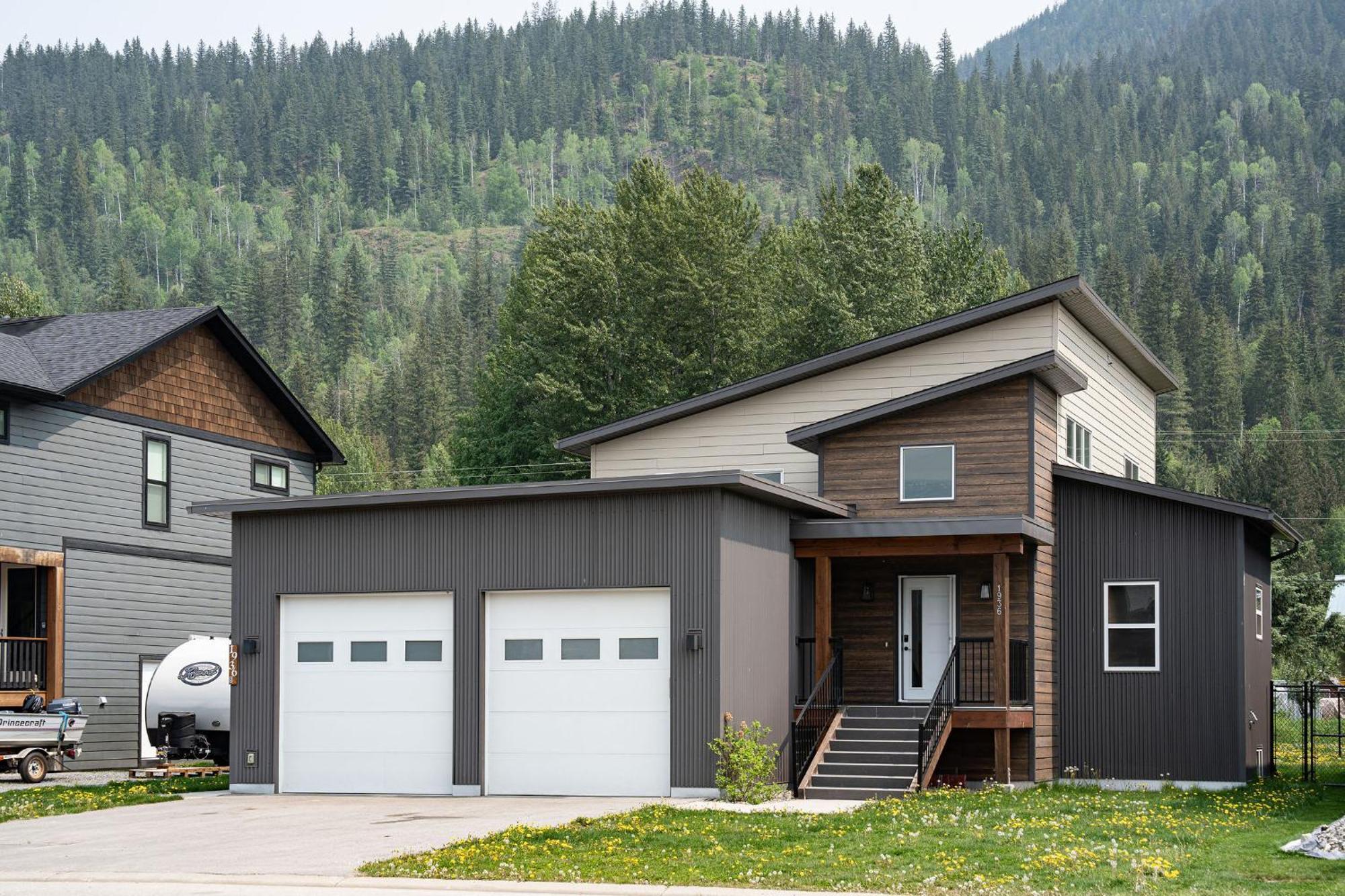 Mountain Dreams - Revelstoke Home Near Rmr Exterior photo
